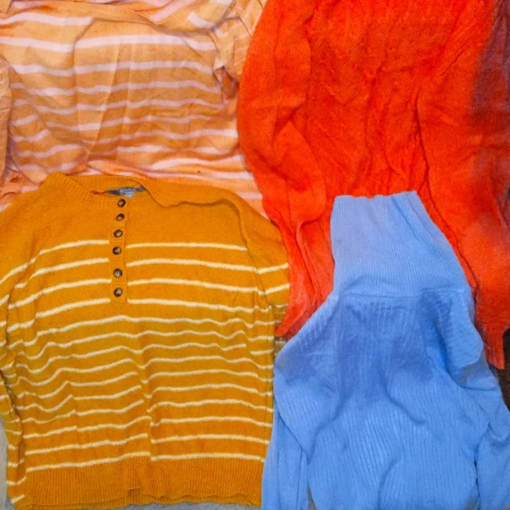 Clothes - Picture 1 of 16